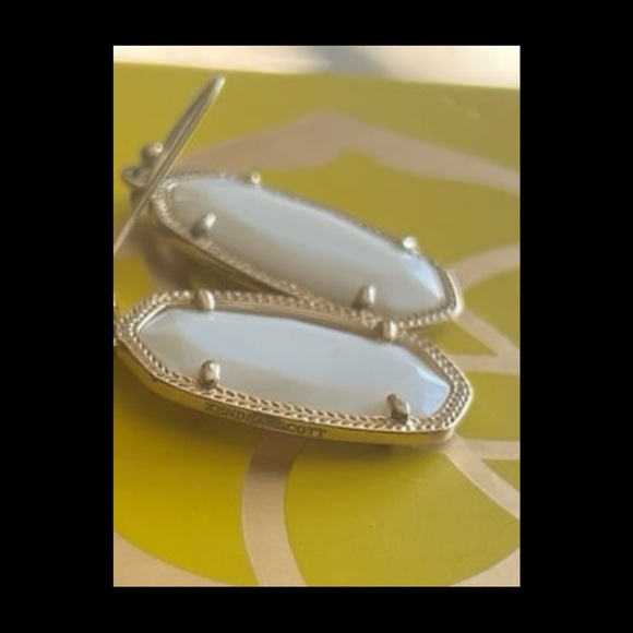 Kendra Scott Elle gold white pearl Dani earrings - Picture 8 of 10